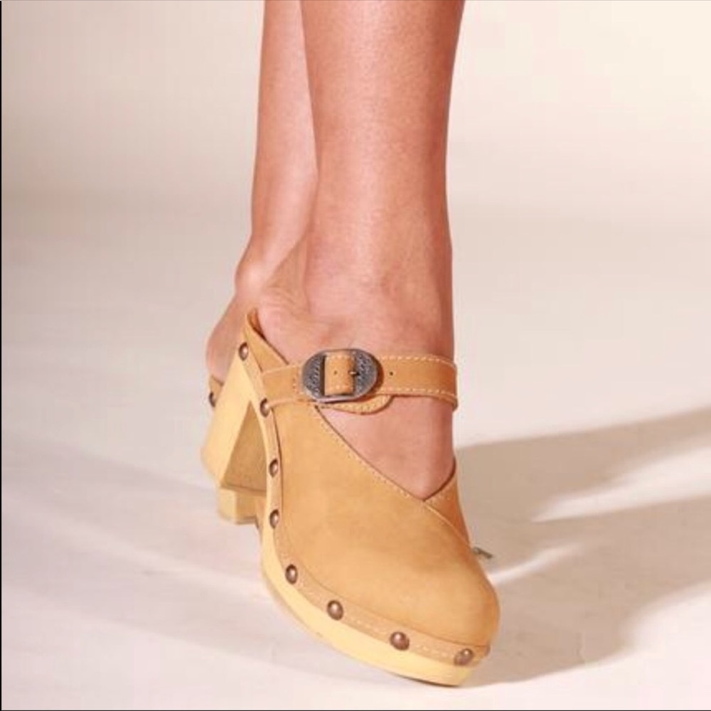 NIB Leather Heeled Buckled Closed Toe Mule Clog - Picture 3 of 4